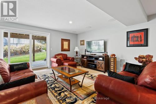 118 Kintyre Trail, Welland, ON - Indoor Photo Showing Living Room