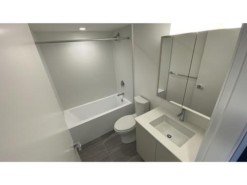 1803 10333 133 Street, Surrey, BC - Indoor Photo Showing Bathroom