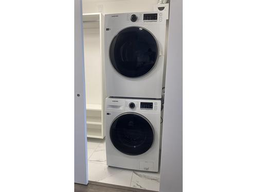 1803 10333 133 Street, Surrey, BC - Indoor Photo Showing Laundry Room