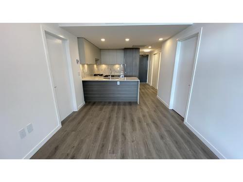 1803 10333 133 Street, Surrey, BC - Indoor Photo Showing Kitchen