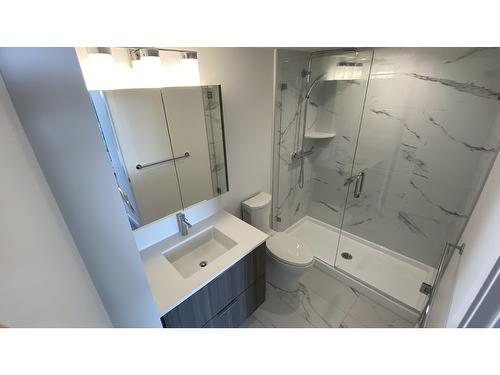 1803 10333 133 Street, Surrey, BC - Indoor Photo Showing Bathroom