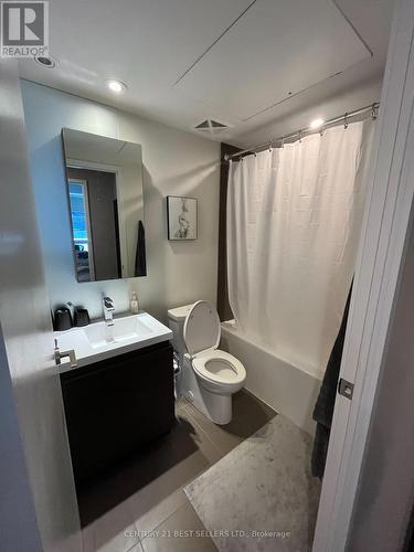 745 - 1030 King Street, Toronto, ON - Indoor Photo Showing Bathroom