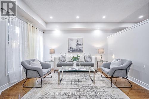 679 Ormond Drive, Oshawa, ON - Indoor Photo Showing Living Room