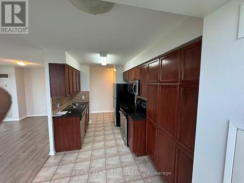 1604 - 4889 Kimbermount Avenue, Mississauga, ON - Indoor Photo Showing Kitchen