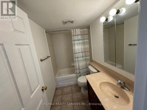 1604 - 4889 Kimbermount Avenue, Mississauga, ON - Indoor Photo Showing Bathroom