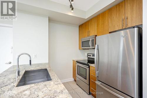 2807 - 4099 Brickstone Mews, Mississauga, ON - Indoor Photo Showing Kitchen