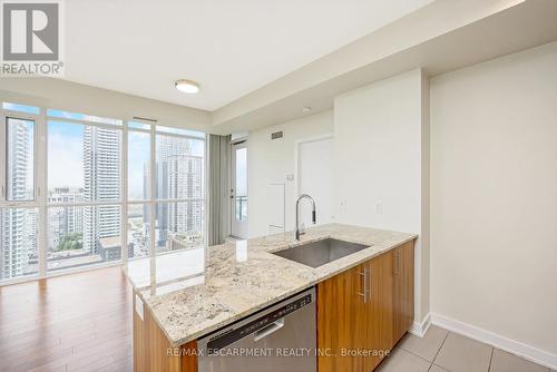 2807 - 4099 Brickstone Mews, Mississauga, ON - Indoor Photo Showing Kitchen