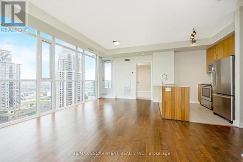 2807 - 4099 Brickstone Mews, Mississauga, ON - Indoor Photo Showing Kitchen