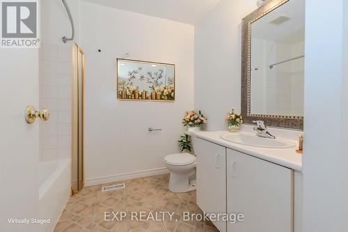 2 - 125 Sekura Crescent, Cambridge, ON - Indoor Photo Showing Bathroom