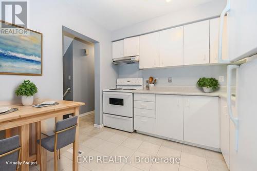 2 - 125 Sekura Crescent, Cambridge, ON - Indoor Photo Showing Kitchen