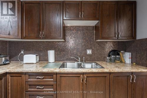 46 - 33 Rochelle Avenue, Hamilton, ON - Indoor Photo Showing Kitchen