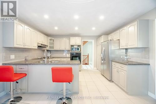 41 Jadestone Court, Kitchener, ON - Indoor Photo Showing Kitchen