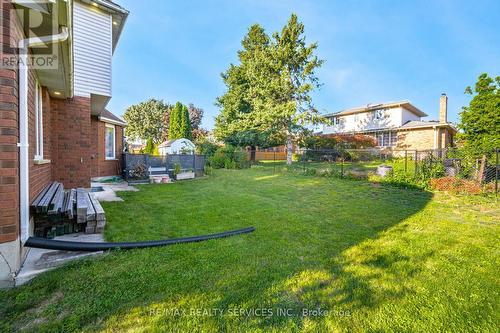 41 Jadestone Court, Kitchener, ON - Outdoor