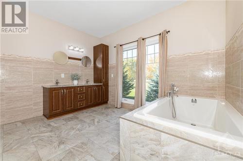 1620 Sequoia Drive, Ottawa, ON - Indoor Photo Showing Bathroom