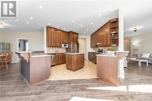 1620 Sequoia Drive, Ottawa, ON - Indoor Photo Showing Kitchen