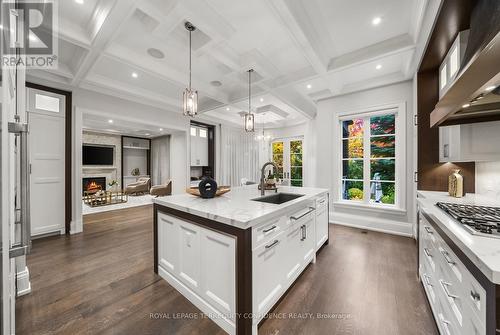 1 Abbotsford Road, Toronto, ON - Indoor Photo Showing Kitchen With Upgraded Kitchen