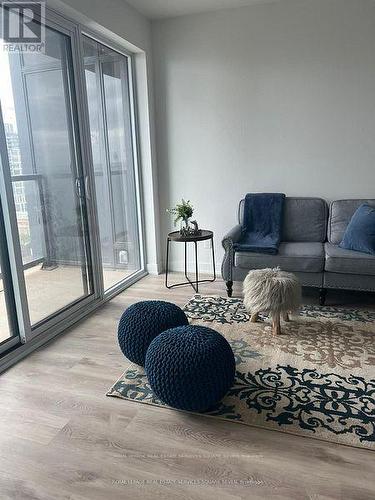 1509 - 370 Martha Street, Burlington, ON - Indoor Photo Showing Living Room