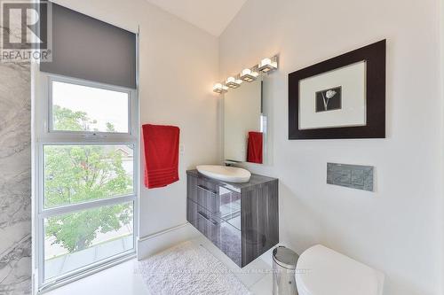 622 Kozel Court, Mississauga, ON - Indoor Photo Showing Bathroom