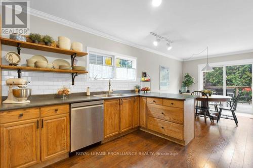 10 Sherwood Crescent, Belleville, ON - Indoor Photo Showing Kitchen With Double Sink