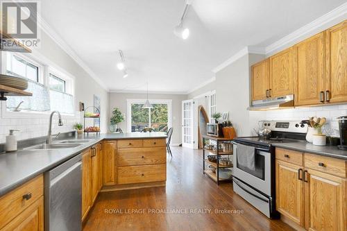 10 Sherwood Crescent, Belleville, ON - Indoor Photo Showing Kitchen With Double Sink