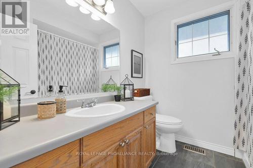 10 Sherwood Crescent, Belleville, ON - Indoor Photo Showing Bathroom