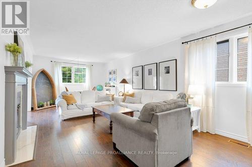 10 Sherwood Crescent, Belleville, ON - Indoor Photo Showing Living Room