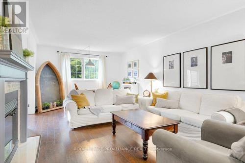 10 Sherwood Crescent, Belleville, ON - Indoor Photo Showing Living Room