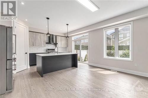 147 Equitation Circle, Ottawa, ON - Indoor Photo Showing Kitchen With Upgraded Kitchen