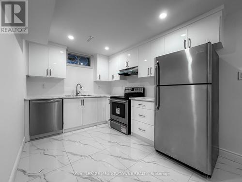 184 Vodden Street, Brampton, ON - Indoor Photo Showing Kitchen