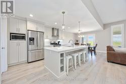 Bright and white kitchen - 