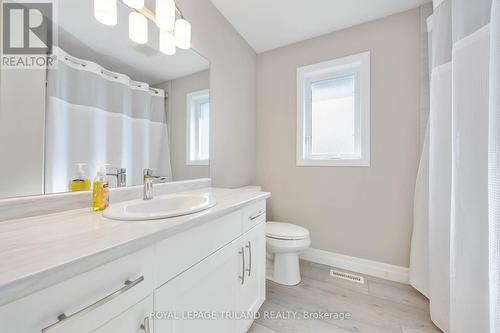 4 piece bathroom on main - 4062 Van Bree Drive, Plympton-Wyoming (Plympton Wyoming), ON - Indoor Photo Showing Bathroom