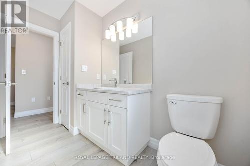 Main floor 4 piece bath - 4062 Van Bree Drive, Plympton-Wyoming (Plympton Wyoming), ON - Indoor Photo Showing Bathroom