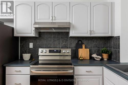 30 Ivy Avenue, Toronto, ON - Indoor Photo Showing Kitchen