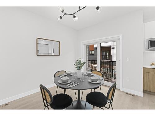 43 1959 165A Street, Surrey, colombie-britannique - Indoor Photo Showing Dining Room