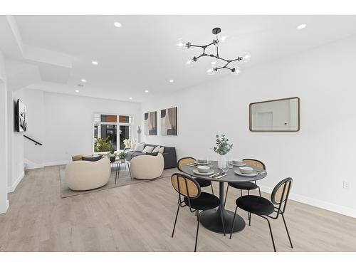 43 1959 165A Street, Surrey, colombie-britannique - Indoor Photo Showing Dining Room