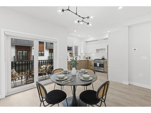 43 1959 165A Street, Surrey, colombie-britannique - Indoor Photo Showing Dining Room