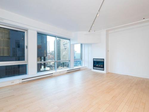 Salon - 801-1315 Boul. De Maisonneuve O., Montréal (Ville-Marie), QC - Indoor Photo Showing Living Room With Fireplace