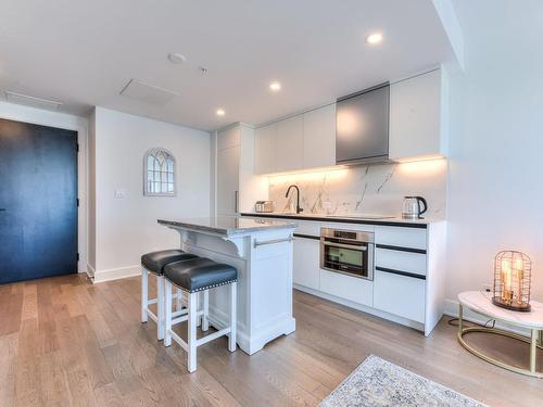 Kitchen - 3208-720 Rue St-Jacques, Montréal (Ville-Marie), QC - Indoor Photo Showing Kitchen With Upgraded Kitchen