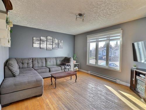 Living room - 93 Rue Isabelle, La Sarre, QC - Indoor Photo Showing Living Room