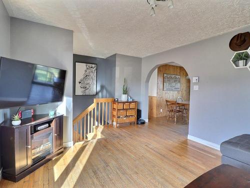 Living room - 93 Rue Isabelle, La Sarre, QC - Indoor