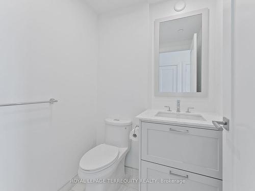 2033-20 Inn On The Park Dr, Toronto, ON - Indoor Photo Showing Bathroom