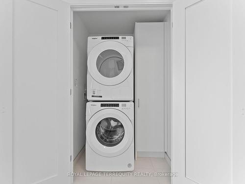 2033-20 Inn On The Park Dr, Toronto, ON - Indoor Photo Showing Laundry Room