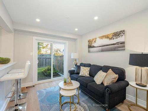 58-5659 Glen Erin Dr, Mississauga, ON - Indoor Photo Showing Living Room