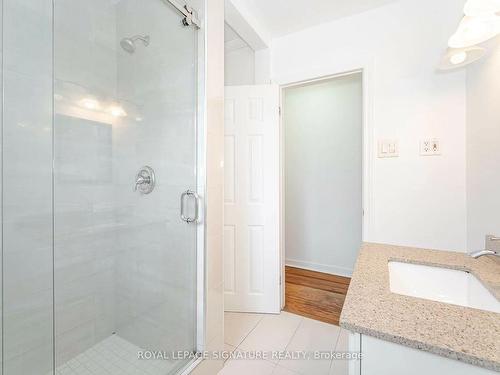 2557 Mindemoya Rd, Mississauga, ON - Indoor Photo Showing Bathroom