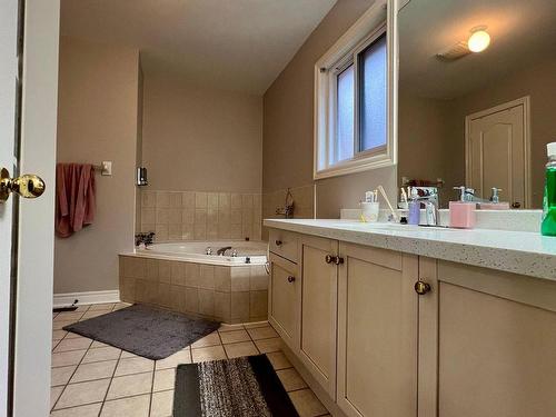 3803 Laurenclaire Dr, Mississauga, ON - Indoor Photo Showing Bathroom