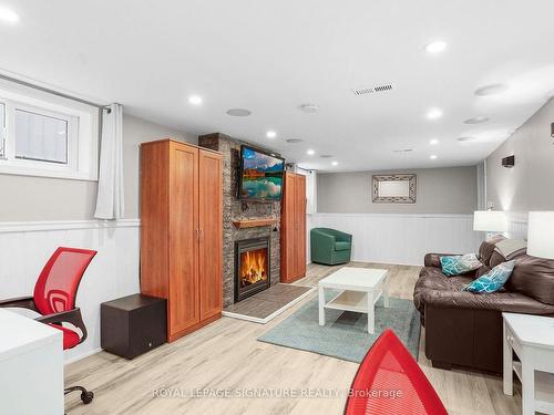 392 E 43Rd St, Hamilton, ON - Indoor Photo Showing Living Room With Fireplace