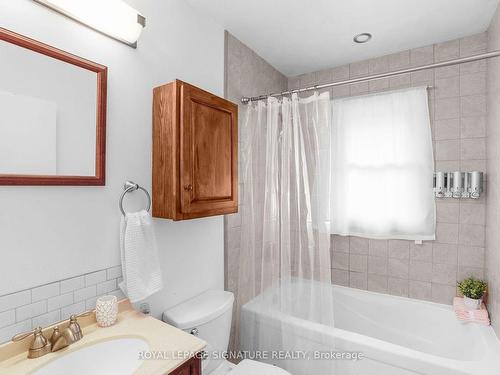 392 E 43Rd St, Hamilton, ON - Indoor Photo Showing Bathroom