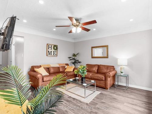 392 E 43Rd St, Hamilton, ON - Indoor Photo Showing Living Room