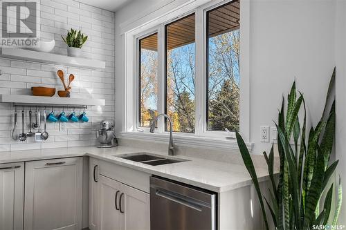 4 Willow View Court, Blackstrap Shields, SK - Indoor Photo Showing Kitchen With Double Sink