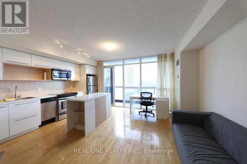 2310 - 25 Carlton Street, Toronto, ON - Indoor